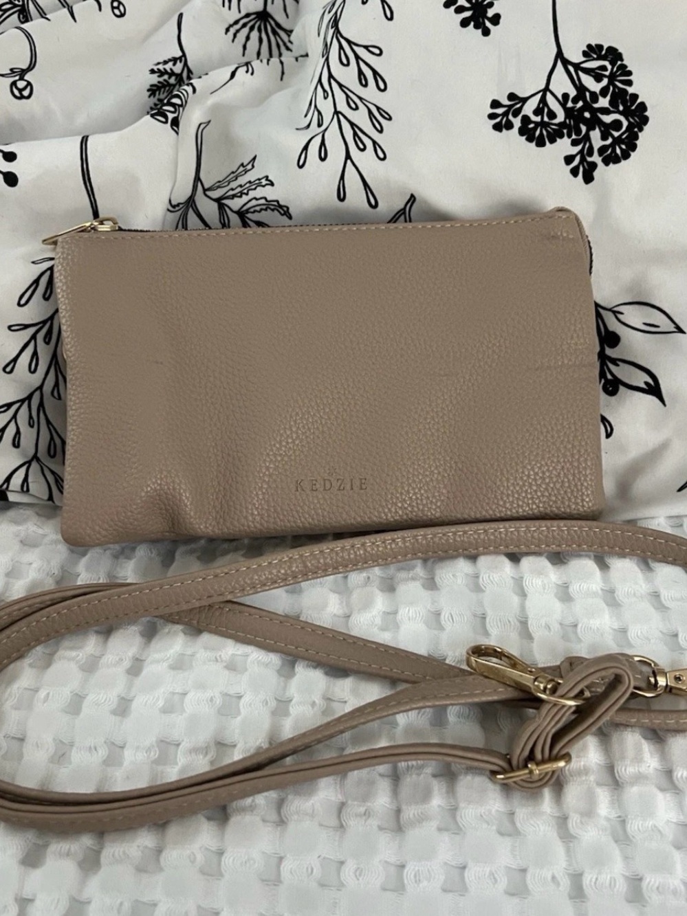 Kedzie Eclipse crossbody Tan